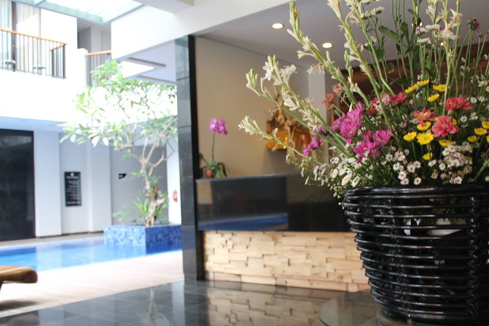 Ping Hotel Seminyak Exteriör bild