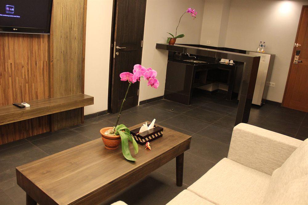 Ping Hotel Seminyak Exteriör bild